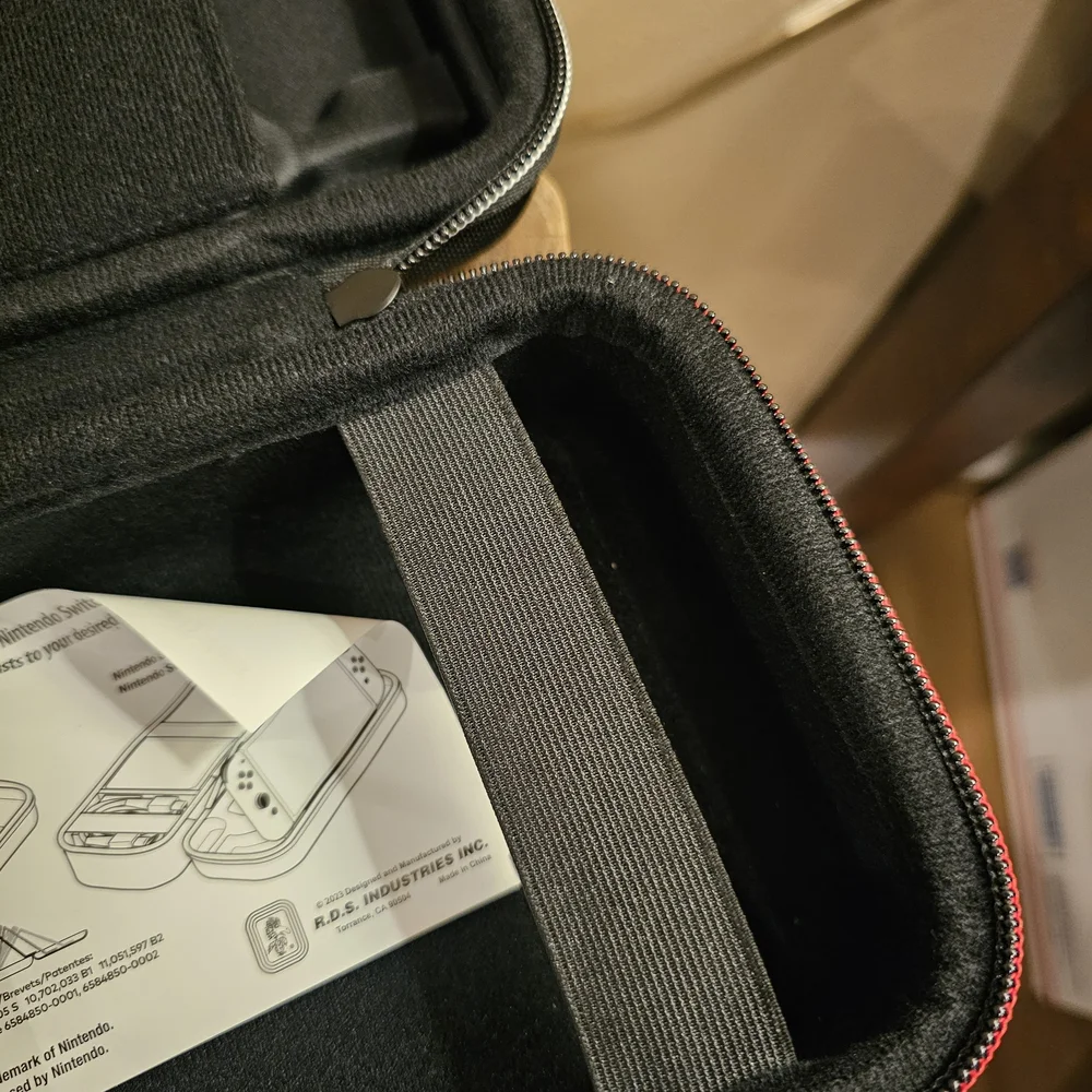 Nintendo Switch Game Traveler Deluxe Travel Case - Picture 3 of 11